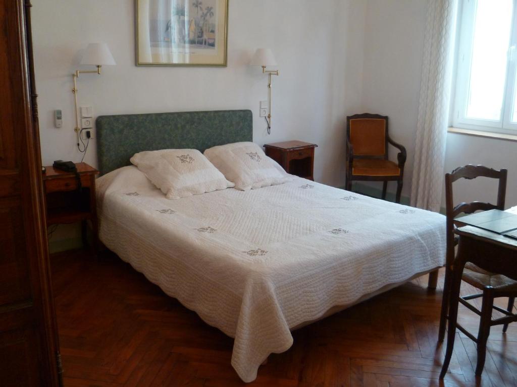 Postel nebo postele na pokoji v ubytování Hotel Du Forum