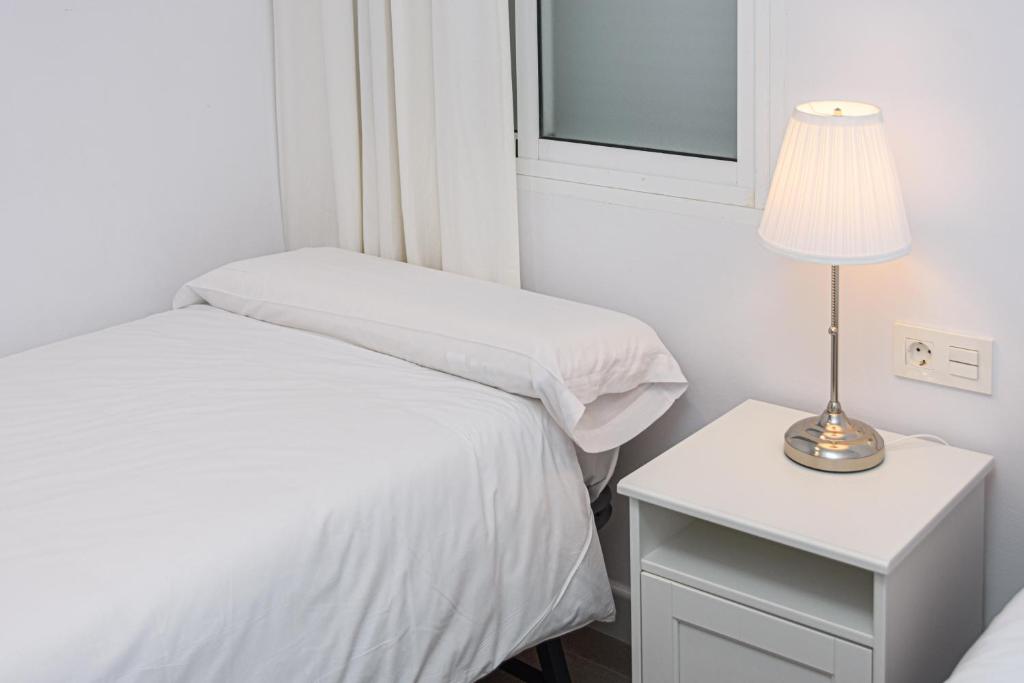 Postel nebo postele na pokoji v ubytování WintowinRentals Malaga Center, Comfortable and Renovated