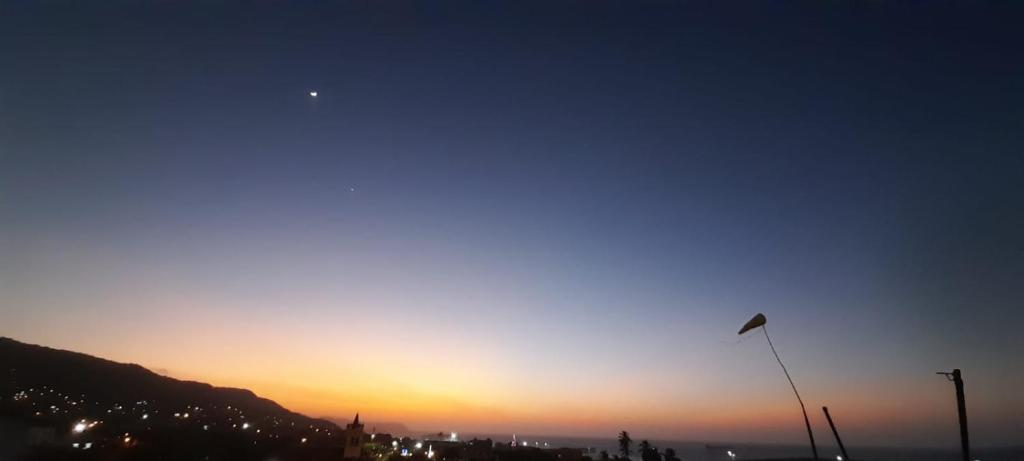 a sunset with the sun setting in the sky at ALTAVITA apart completo a 100 m del mar in Puerto Colombia