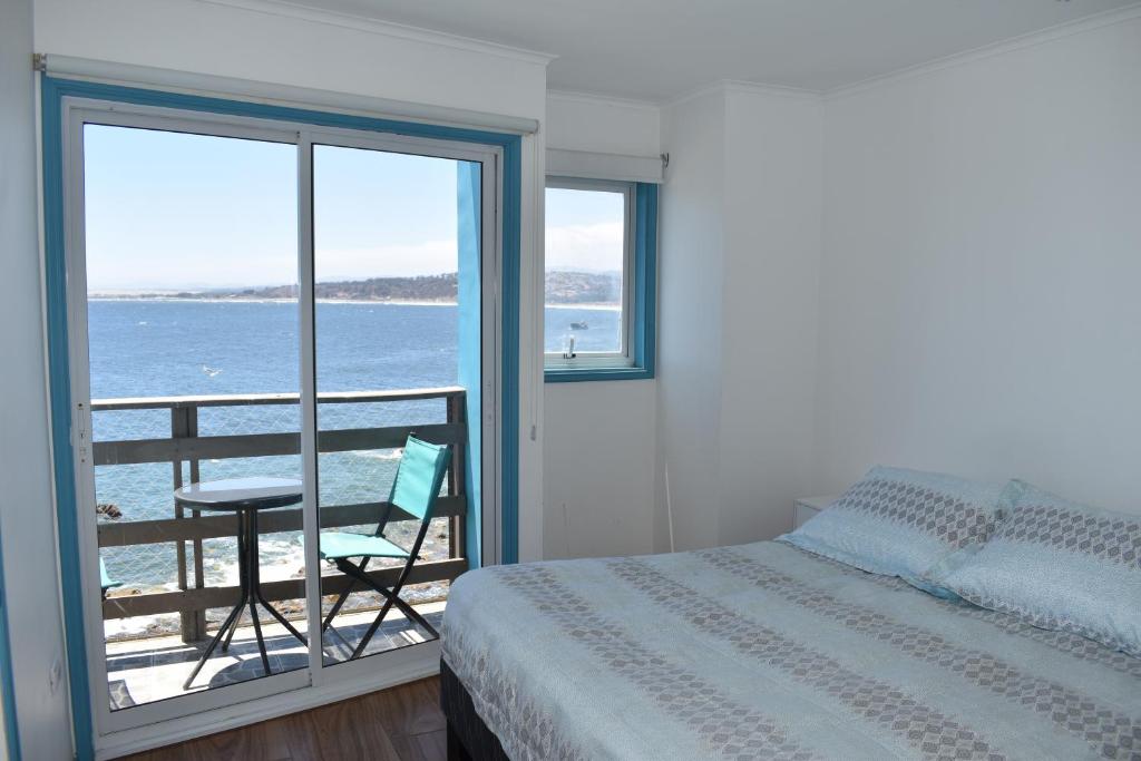 Postel nebo postele na pokoji v ubytování Bahía Luz Hostal