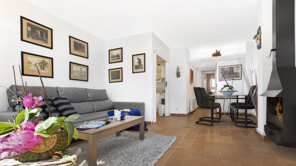 a living room with a couch and a table at Apartment Sabin - Llafranc in Llafranc