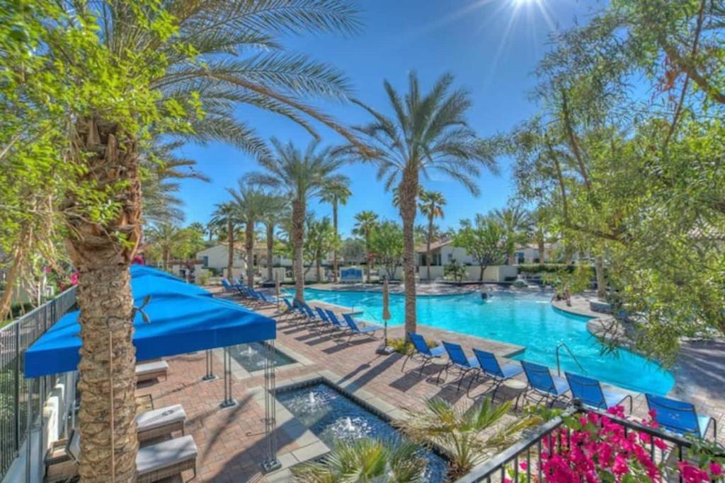 Legacy Villas Majestic Mountain View, 12 Pools, spas, fountains