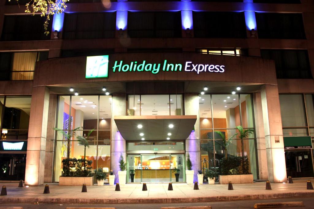 a store front of a building at night at Holiday Inn Express Mexico Reforma, an IHG Hotel in Mexico City