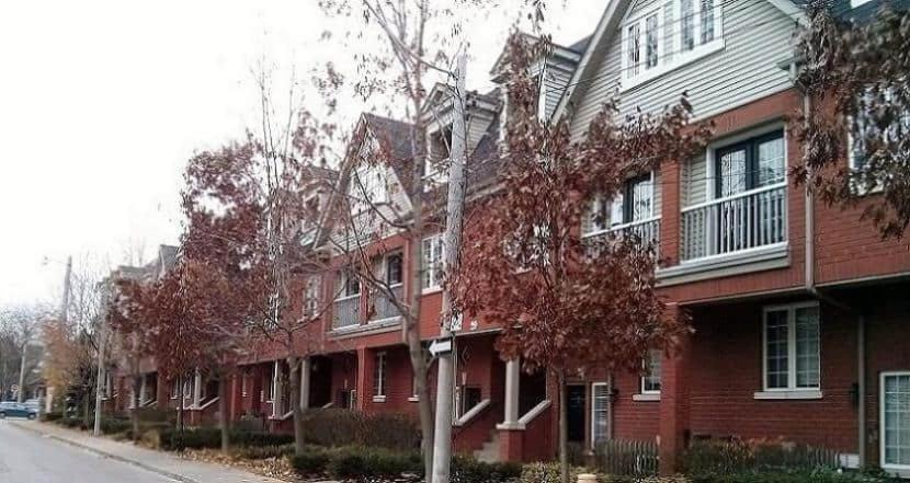 Cozy Tri-level Townhouse - 3 min from Outdoor Mall at Partridge Creek - Housity