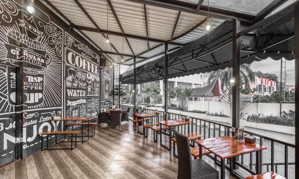 Restaurace v ubytování Truntum Padang