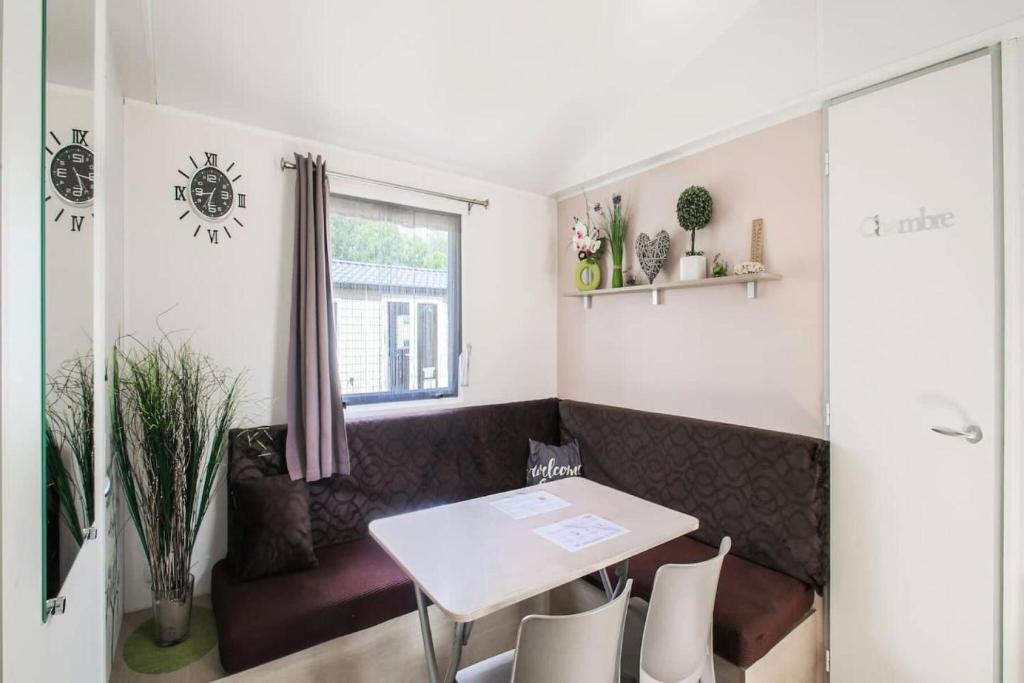 Χώρος καθιστικού στο Mobil-home 6 pers. avec accès piscine et complexe aquatique - Mobil-home 4 Pièces 6 Personnes MAE-8962