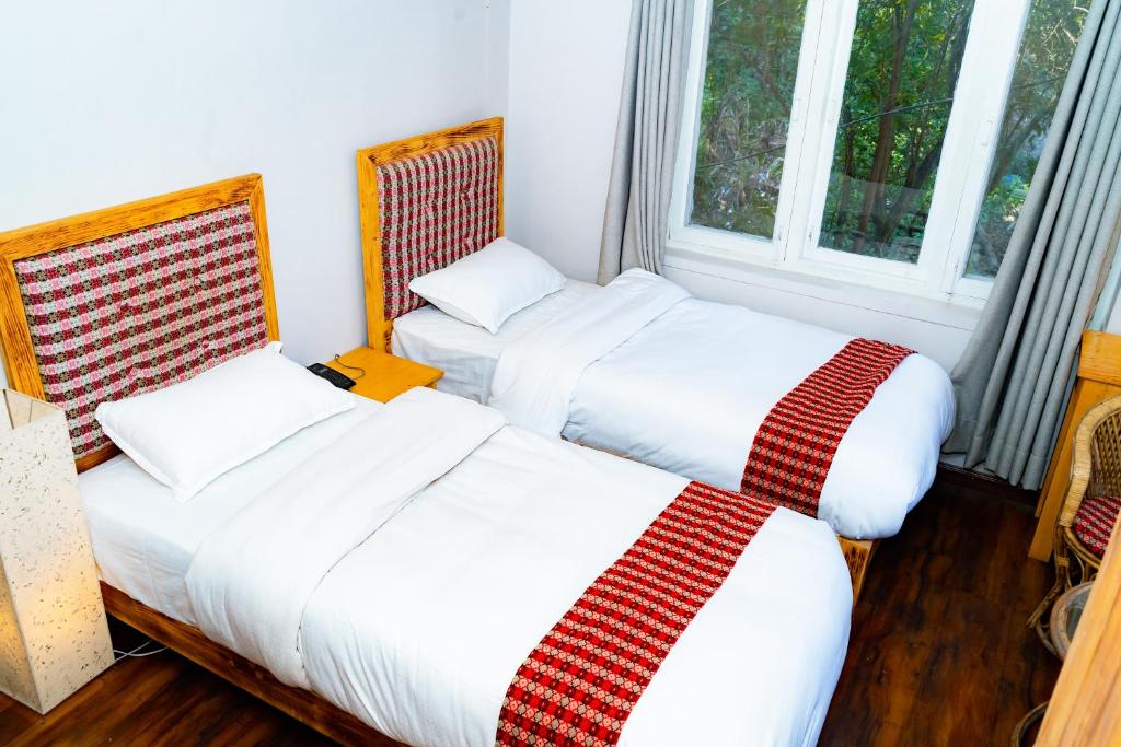 Postel nebo postele na pokoji v ubytování Silu Homes by Hostmandu