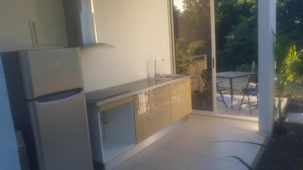 Kuchyň nebo kuchyňský kout v ubytování Chez Hugo, bel appartement très bien situé pour visiter la Martinique en journée et dormir la nuit