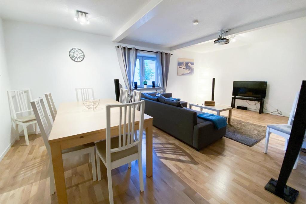 Work & Stay House - Four-Bedroom House