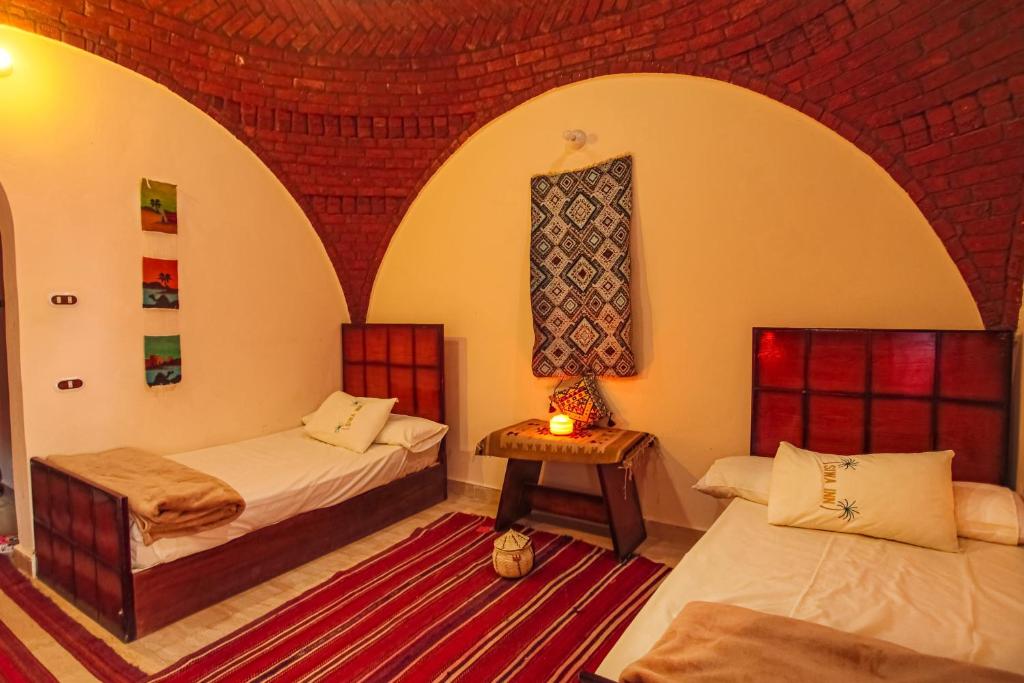 Postel nebo postele na pokoji v ubytování Seliyaa Siwa Inn Hotel