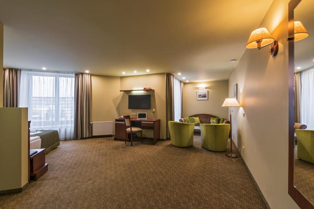 TV a/nebo společenská místnost v ubytování Congress Hotel