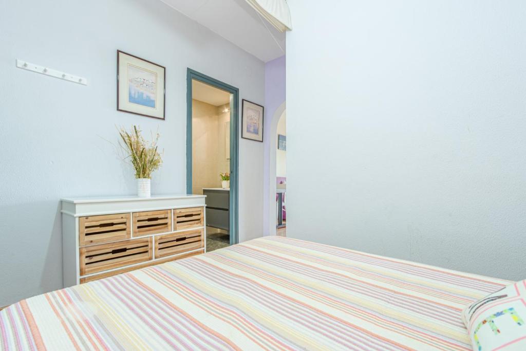 Postel nebo postele na pokoji v ubytování Empurialola - Precioso apartamento vistas a los canales en Empuriabrava- 146