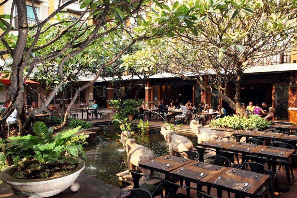 Rambuttri Village Plazaにあるレストランまたは飲食店