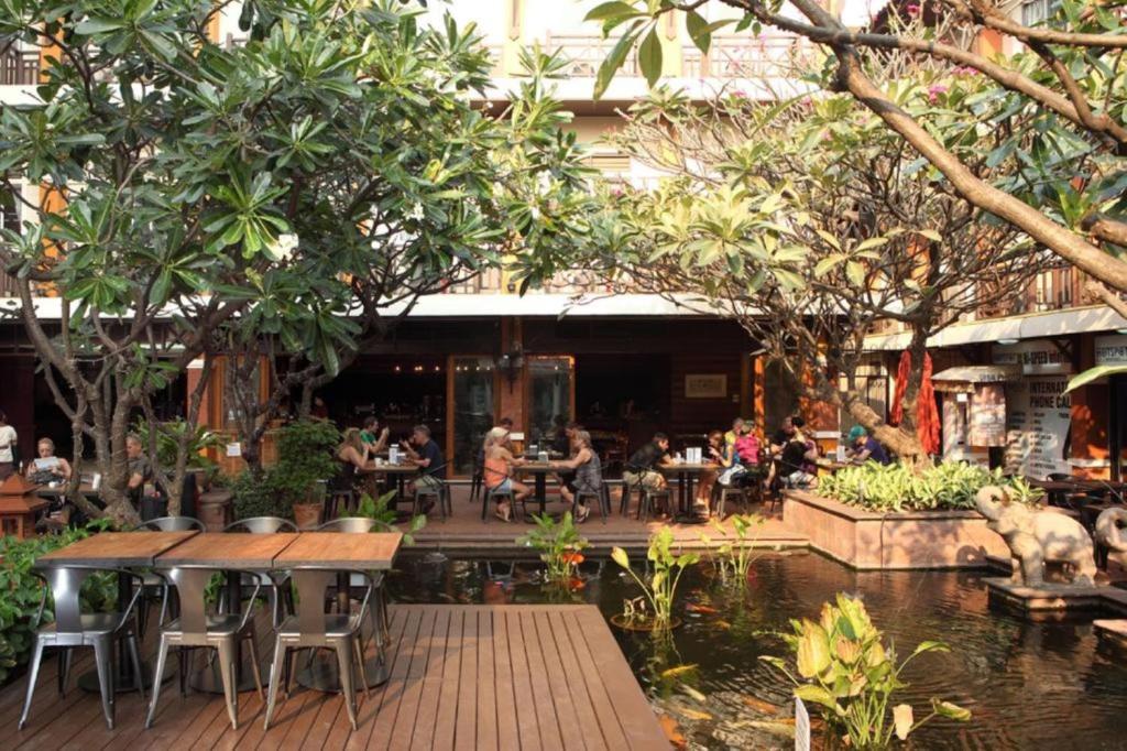 Rambuttri Village Plazaにあるレストランまたは飲食店