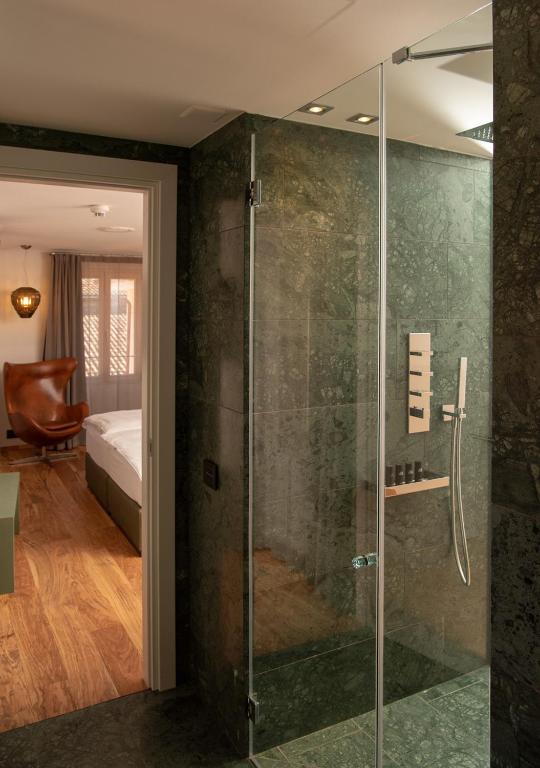 Kylpyhuone majoituspaikassa Hotel Gabbani