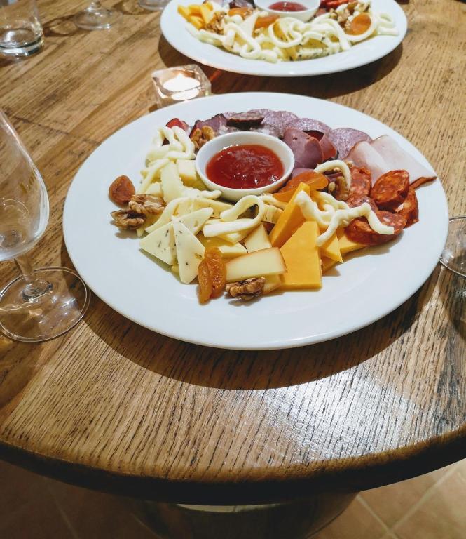 Jídlo v hotelu nebo okolí