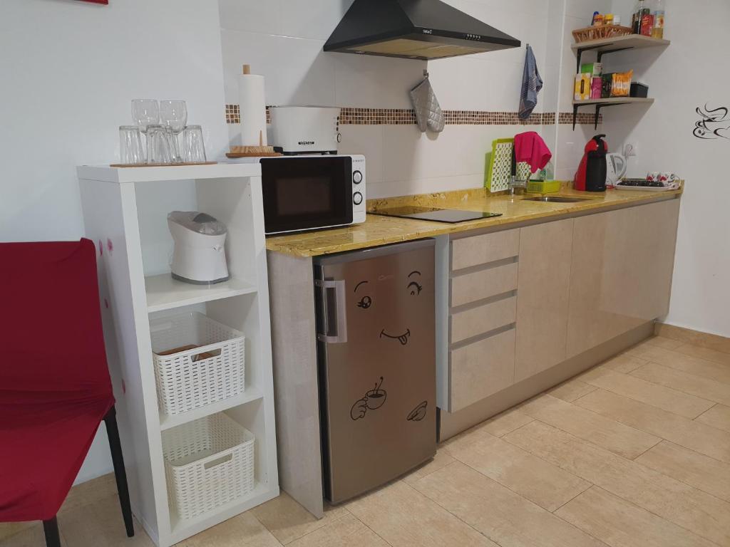 Kuchyňa alebo kuchynka v ubytovaní Apartamentos Naranja y Limòn