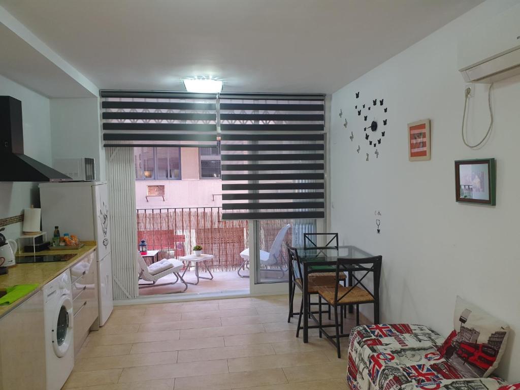Kuchyňa alebo kuchynka v ubytovaní Apartamentos Naranja y Limòn