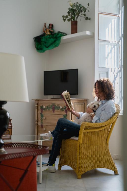 TV a/nebo společenská místnost v ubytování Eva Recommends Alameda Sevilla