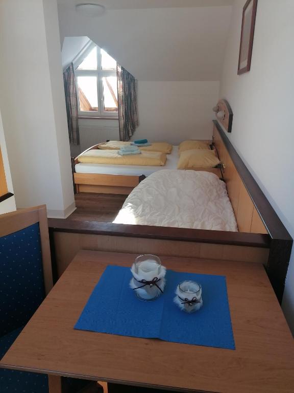 Postel nebo postele na pokoji v ubytování Jugendgästehaus Tauernruh