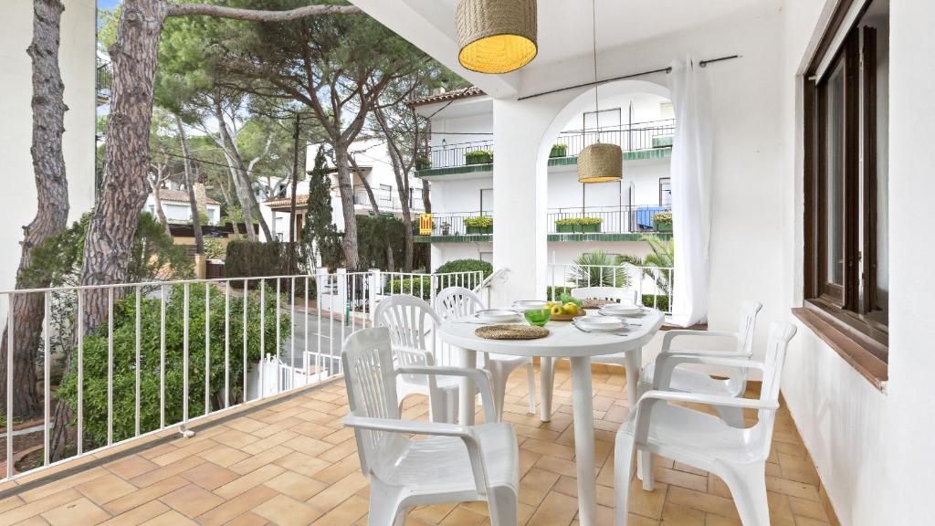 a white table and chairs on a balcony at 1Blan - Llafranc in Llafranc