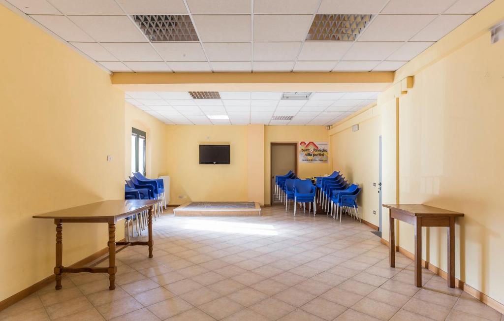 Televízia a/alebo spoločenská miestnosť v ubytovaní QOELET - B&B Etico e Sociale