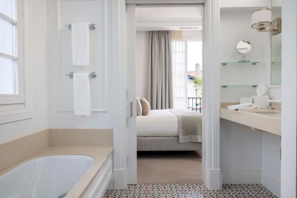 Postel nebo postele na pokoji v ubytování Villa Magalean Hotel & Spa