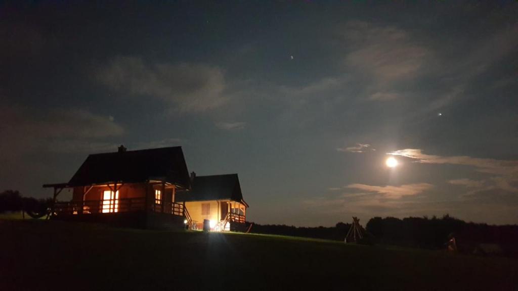 Fotografia z galérie ubytovania Domki całoroczne DŁUGOSZÓWKA pod Rzeszowem, Jacuzzi-Sauna-Basen-Alpaki v destinácii Zaborów