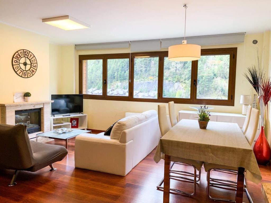 a living room with a white couch and a table at Apartamento moderno Pic negre con vistas in Mas de Ribafeta