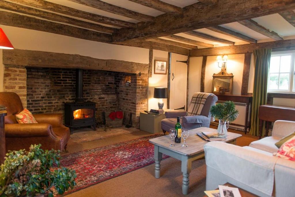 Little Cote a pretty C16th Farmhouse with 3 acres of wildflower meadow