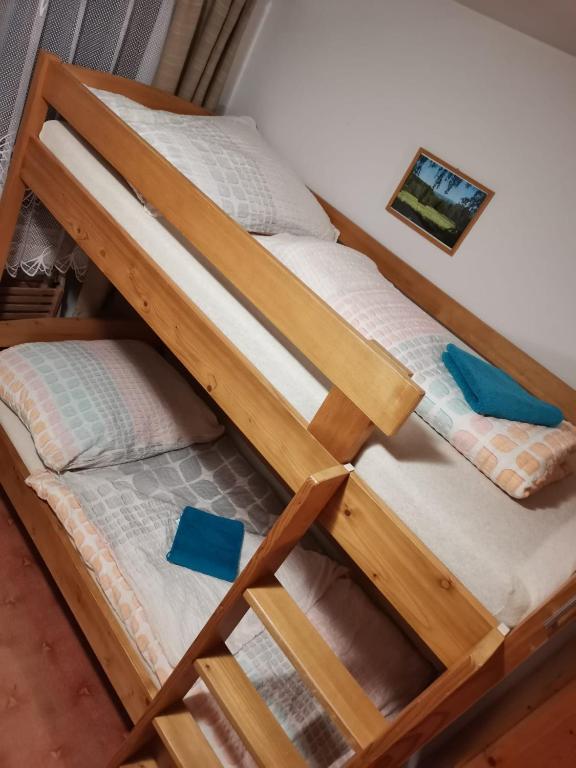 Postel nebo postele na pokoji v ubytování Pod Smrcinou