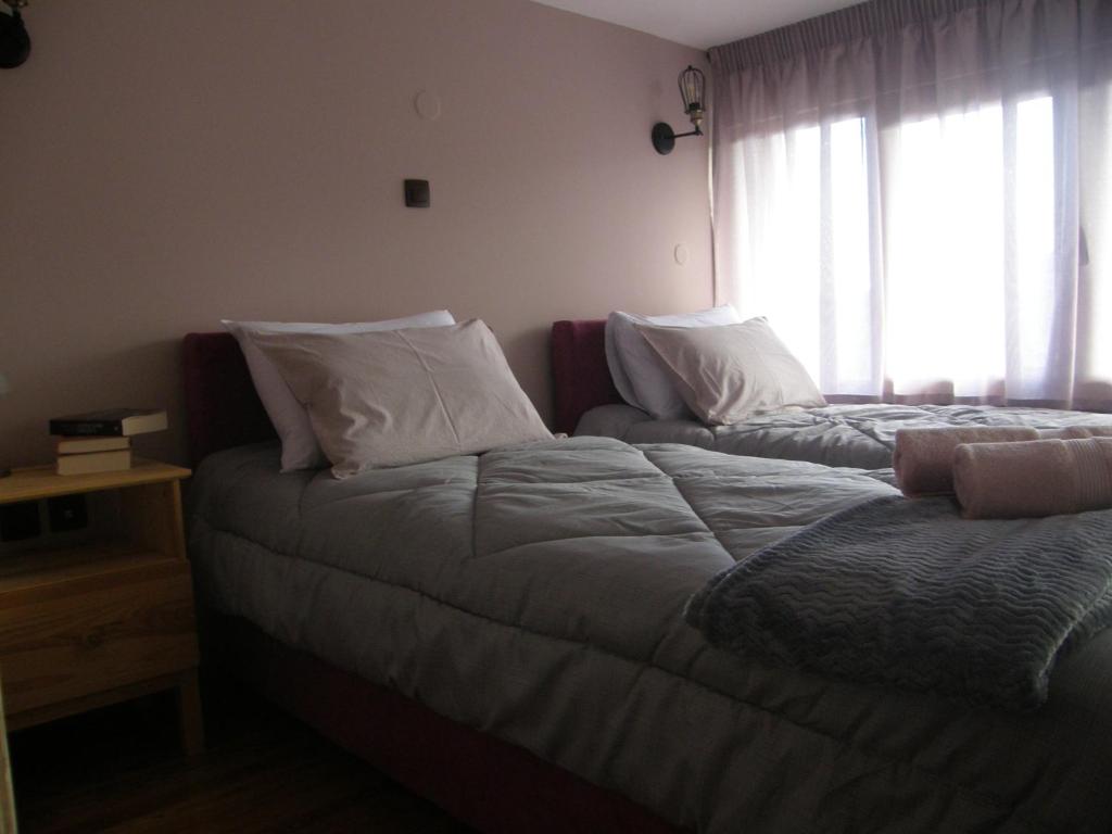 Postel nebo postele na pokoji v ubytování Herme's Hut