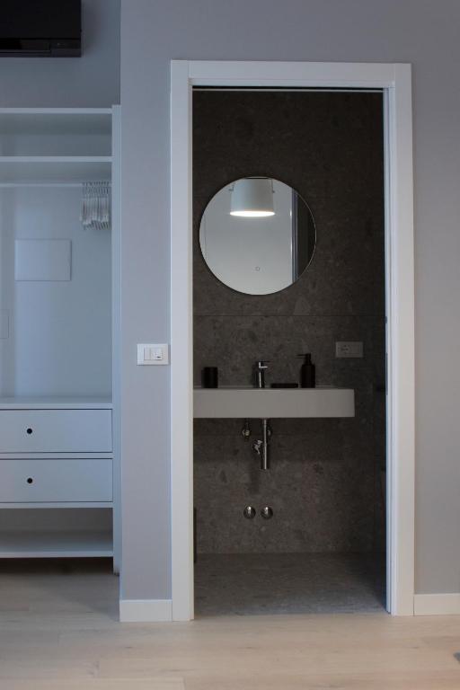 whiterooms - Small Double Room