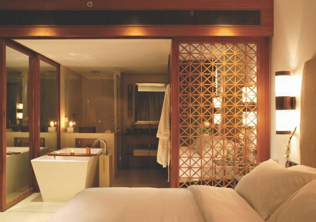 Alila Diwa Goa - A Hyatt Brand - 露台的家庭房