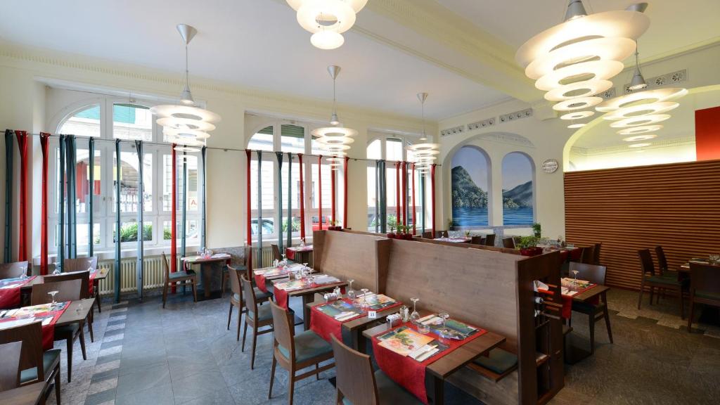 Restoran või mõni muu söögikoht majutusasutuses Hotel Pestalozzi Lugano