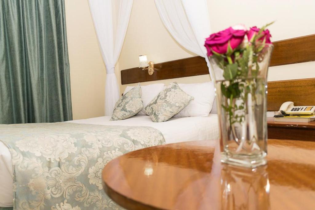 Postel nebo postele na pokoji v ubytování Sportsview Hotel Kasarani