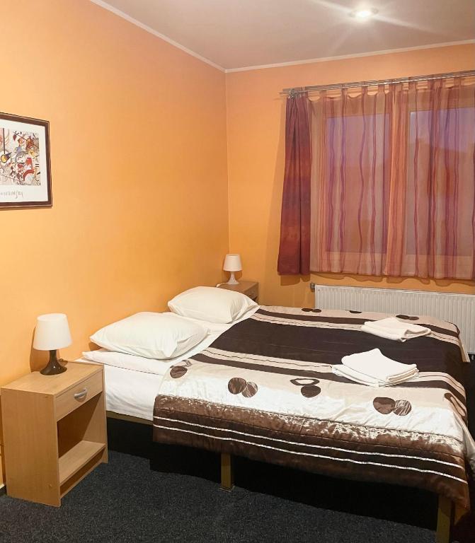 Postel nebo postele na pokoji v ubytování Jeruzale Hotel