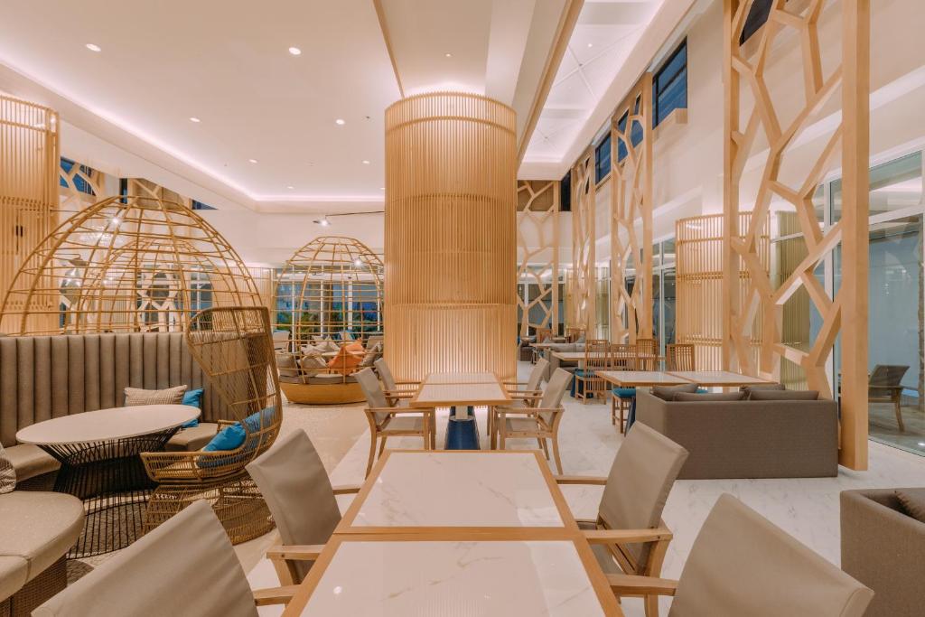 Andaman Embrace Patong, Phuket - Resim 12