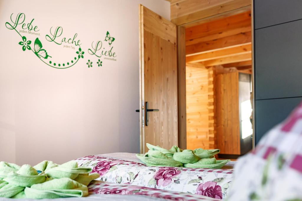 Postel nebo postele na pokoji v ubytování Köck-Chalet