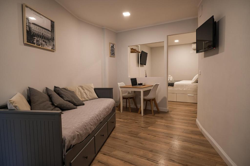 Televízia a/alebo spoločenská miestnosť v ubytovaní B&B Civico 35