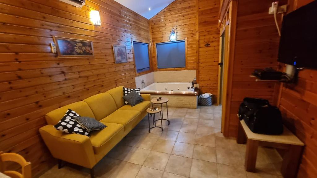 TV a/nebo společenská místnost v ubytování Mazal shell Zimmer