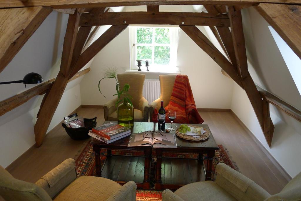 Posezení v ubytování The Herring's Residence - Stylish Private Cottage with Breakfast in Historic Center - Adults-Only