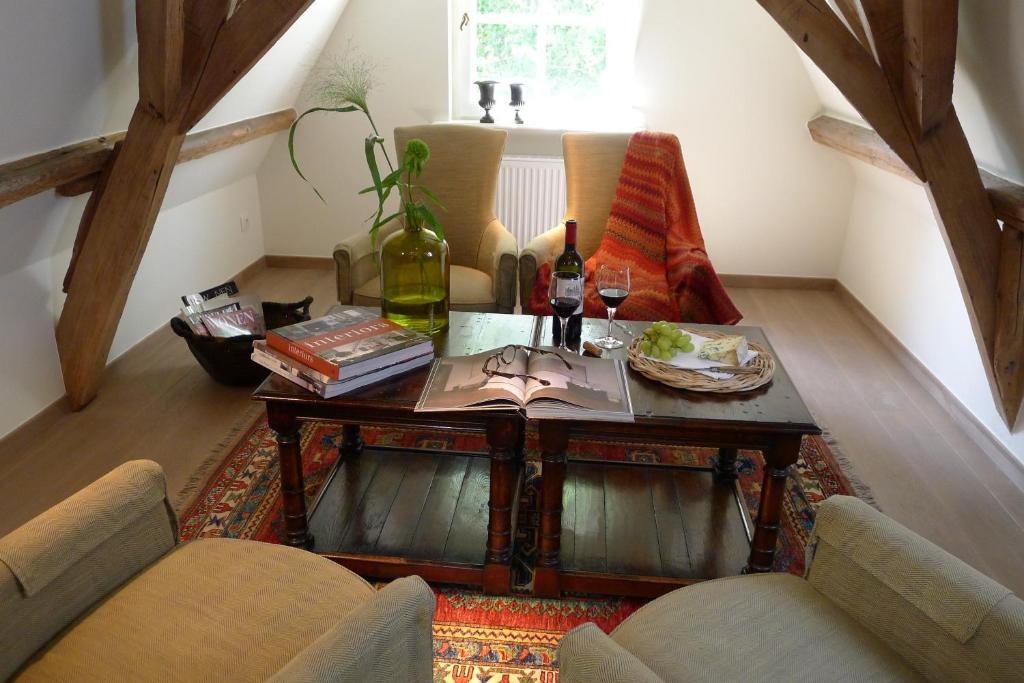 Posezení v ubytování The Herring's Residence - Stylish Private Cottage with Breakfast in Historic Center - Adults-Only