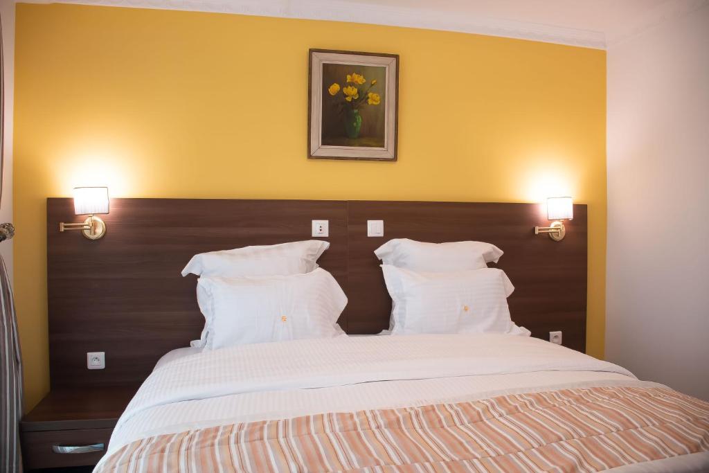 Postel nebo postele na pokoji v ubytování FAYA Hotel