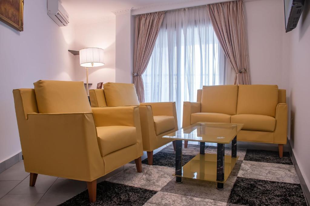 Posezení v ubytování FAYA Hotel