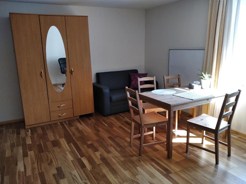 Posedenie v ubytovaní Apartament nad strumykiem Lądek-Zdrój