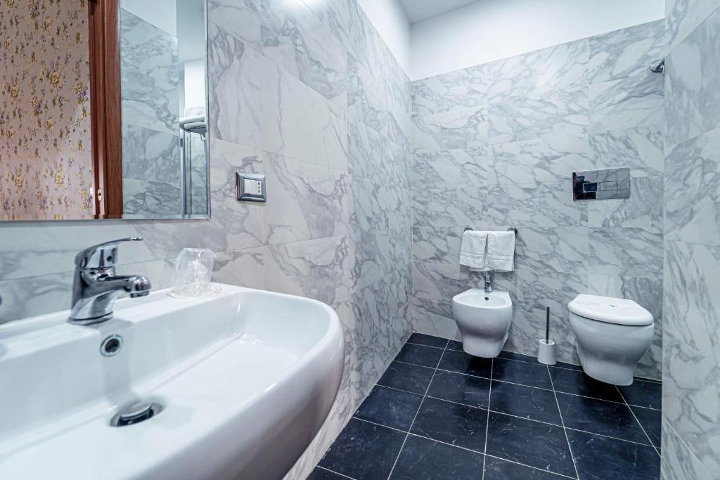a bathroom with a sink and a toilet at Hotel Villa Romeo in Catania