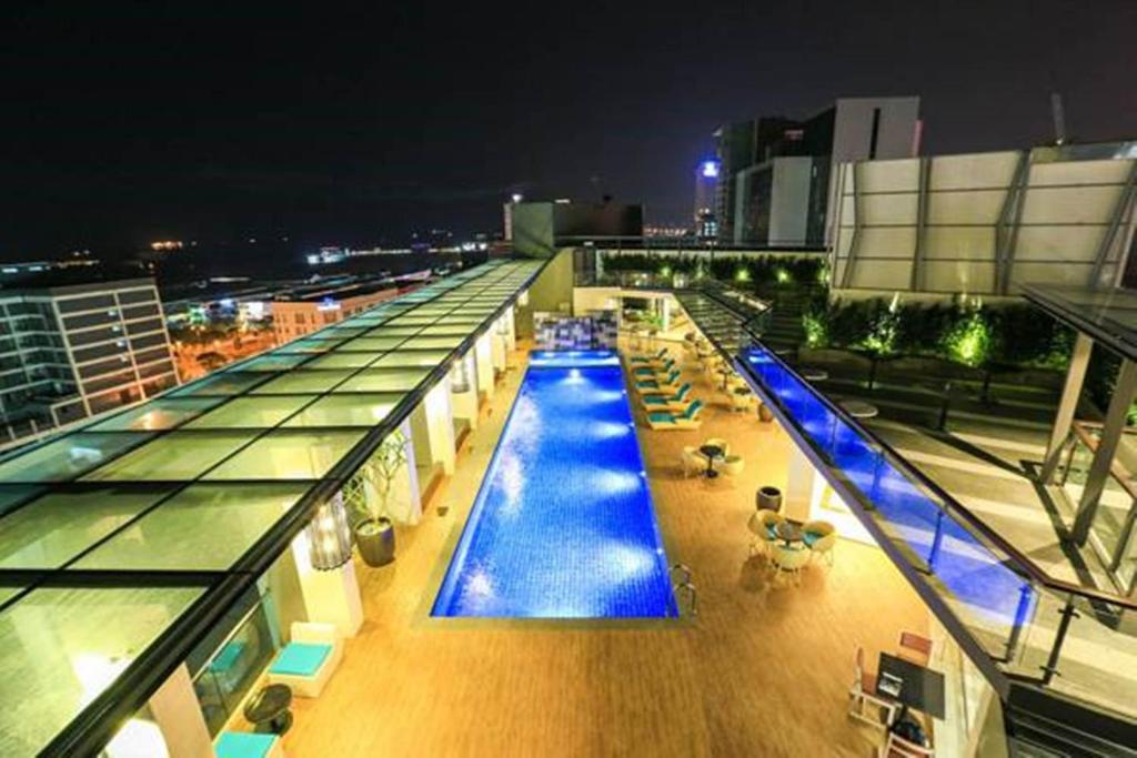 Bazén v ubytování Eco Tree Hotel, Melaka nebo v jeho okolí