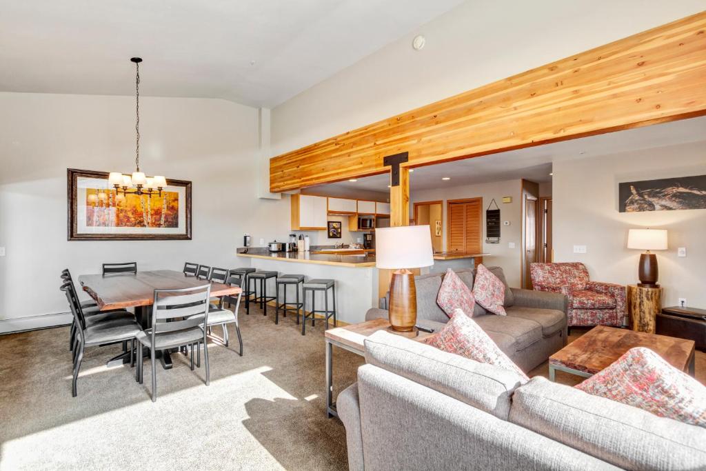 Gold Point Resort Breckenridge by Vacatia photo