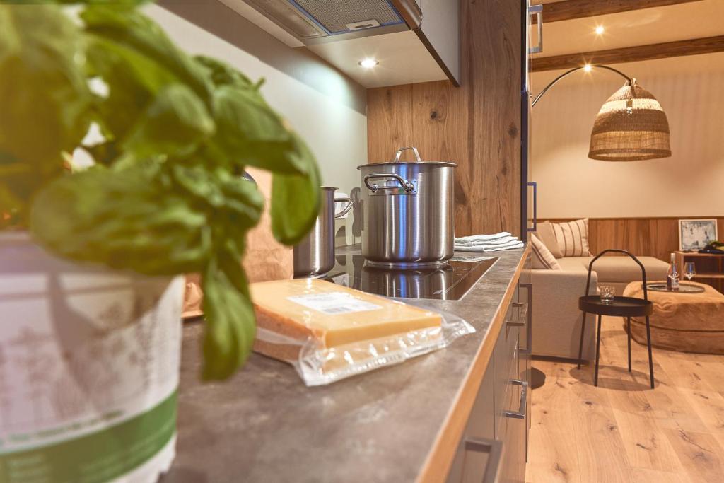 Kuchyň nebo kuchyňský kout v ubytování Berghaus Schröcken - Hotel Apartments Spa